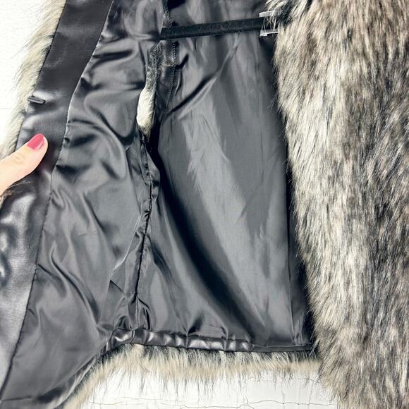 VINCE. Faux Fur‎ Vest – Soft & Luxe, Size M - Picture 3 of 6